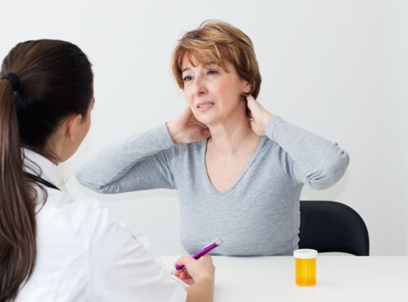 à une visite chez le médecin pour l'ostéochondrose cervicale